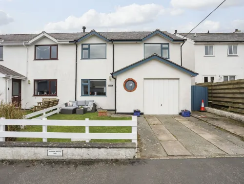 Wingelock Hotels in Rhosneigr