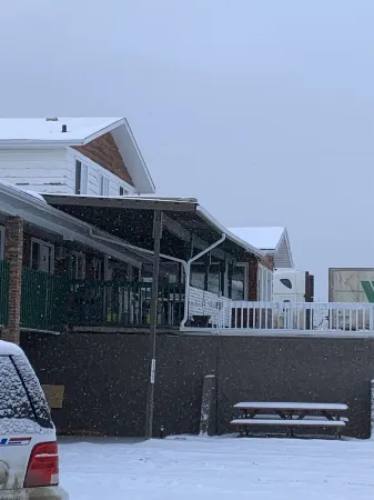 Airways Motel Отели в г. Колд-Лейк