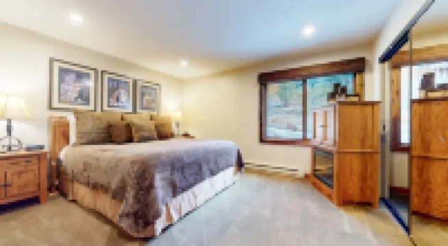 Snowcreek II 269 Pet-Friendly, Remodeled, on the Snowcreek Meadow by RedAwning
