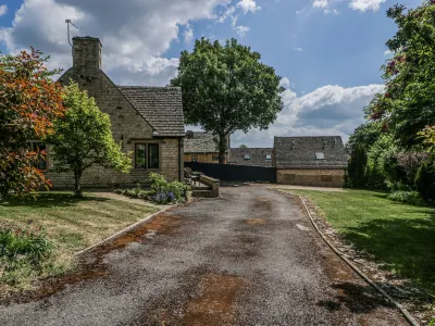 Bell Garden Hotels near Market Square