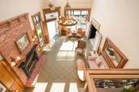 Fairhaven Village Inn - bar