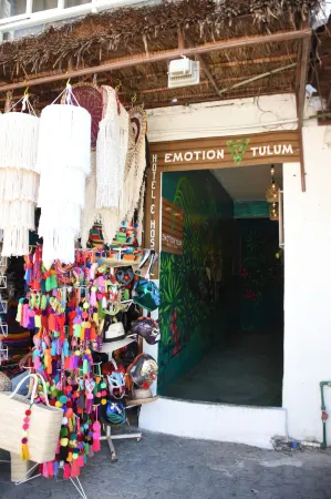 Emotion Avenida Tulum Hotel & Hostal