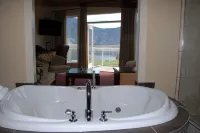 Ciliegia Villa Hotels in Regional District of Okanagan-Similkameen