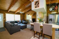Nederland Getaway 4 Bedroom Home by RedAwning - Homestays