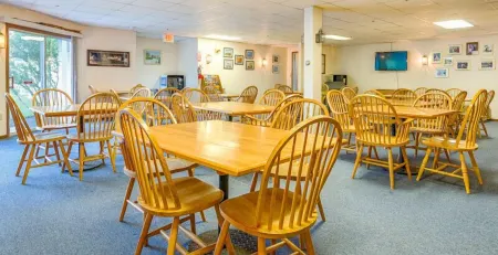 Rhumb Line Resort Отели рядом с достопримечательностью «Maine-ly Drizzle, Kennebunkport ME - open 7 days a week.»