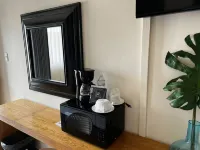 Hotel Los Robles = 洛斯羅布萊斯酒店