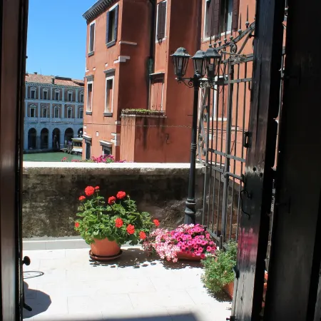 Palazzo Lion Morosini - Check in Presso Locanda Ai Santi Apostoli