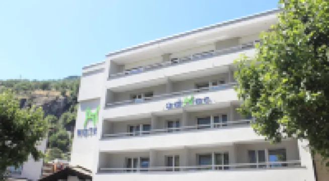 โรงแรมแอดฮอค