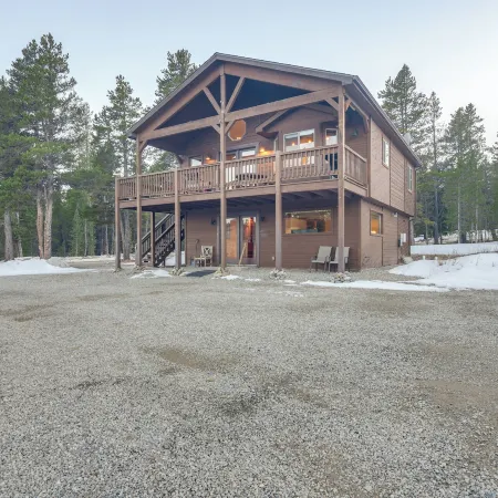 Deck + Mountain Views: Fairplay Family Escape!