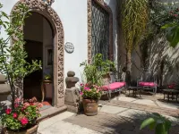 هوتل كاسا كومتيس Hotels near نابولس