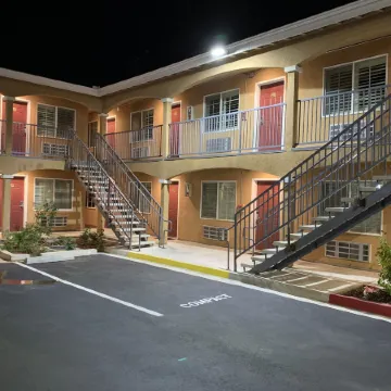 Desert Inn Motel