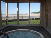 The Waves Hotels in Cannon Beach