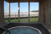 The Waves Hotels in Cannon Beach