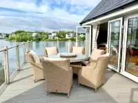 Cotswolds Lakeside Home-Summer Lake