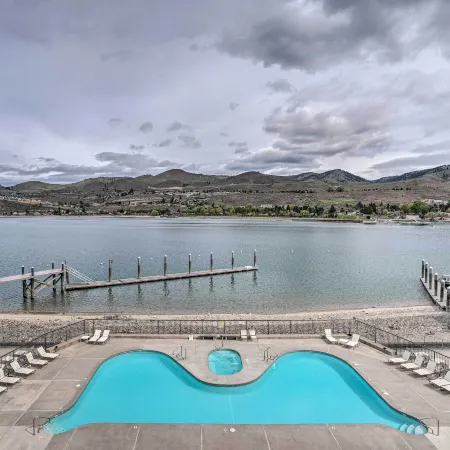 Beautiful Condo w/ Balcony on Lake Chelan!