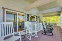 Lake-View Condo with Covered Deck in Hiawassee! - 3 tähden