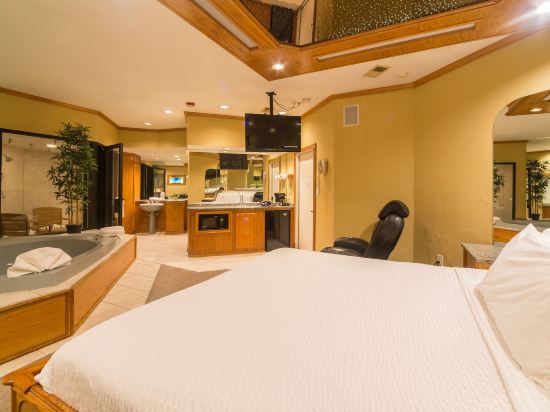 Sybaris Pool Suites Mequon