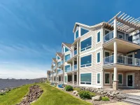 Beacon Pointe on Lake Superior Hotels in Duluth