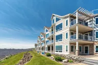 Beacon Pointe on Lake Superior Hotels near James S. Malosky Stadium