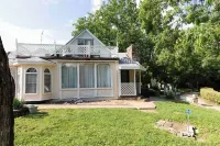House of Joy, A Spacious Home Close to POM de Terre Lake and Lake of the Ozarks