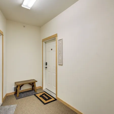 Cozy Livingston Condo w/ Balcony & Mtn View!