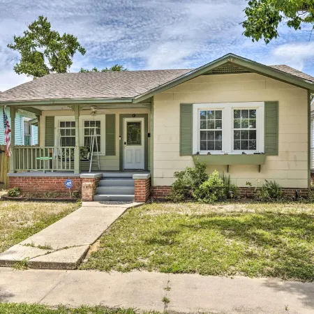 Cozy Gulfport Home Walk to Beach, Marina and Casino