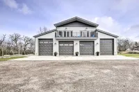Spacious Recently Built Home < 1 Mi to Lake! -  Privatzimmer