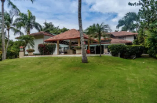 Luxury 5BR Villa - Pool, Beach, Golf & Spa Retreat - Housekeeper Included Hotels in 