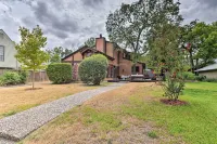Bryan Home w/ Deck & Yard ~ 4 Mi to Texas A & M! - Country Houses