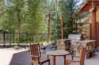 Jackpine Lodge by Summit County Mountain Retreats - Hot Tub