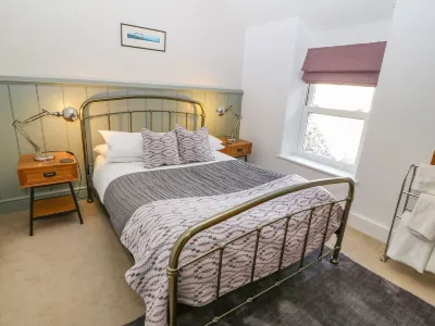 Y Castell Apartment 3 Hotels near Criccieth