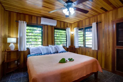 Driftwood Gardens Guesthouse - parking