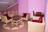Jayliz Lodge Tema Hoteles en Tema