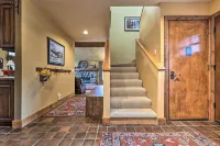 Luxe Sun Valley Retreat w/ Hot Tub, 3 Mi to Resort - Pet-friendly