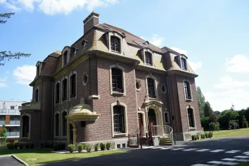 Domitys - le château de la Pilule Hotels in Saint-Quentin