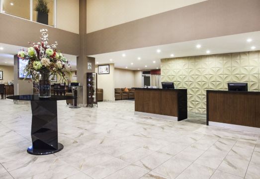 4. 래디슨 호텔 에..