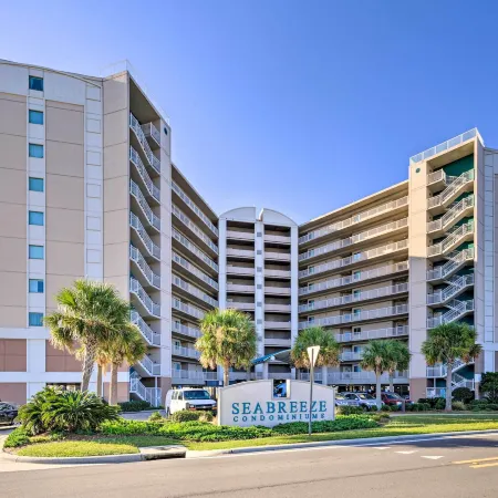 Sunny Beachfront Biloxi Condo w/ Resort Amenities!