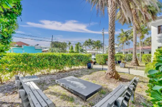 Waves on Walnut - Beach Access Hotels near Hollywood Parasail