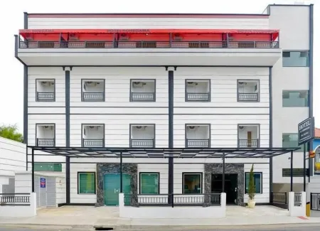 Rohedama Hotel Отели в г. Лорена