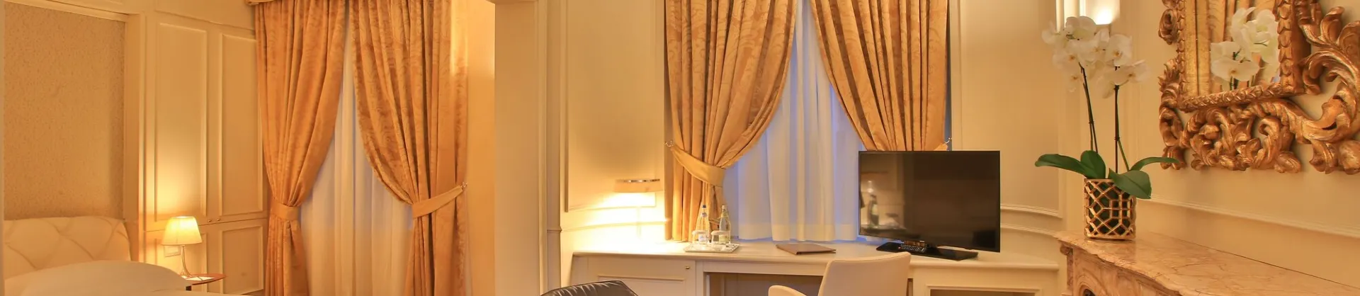 Khách sạn cao cấp
