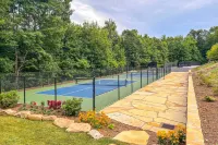 Hike, Ski and More! Pet-Friendly Home in Glenville - Haustierfreundliche