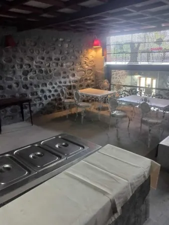 Kafal Resort Отели рядом с достопримечательностью «Golu Devta temple»