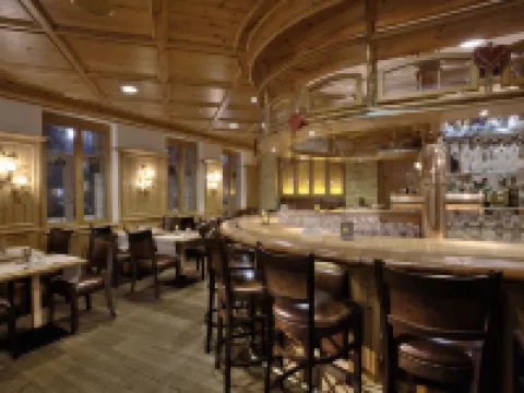 ホテル ツム エアディンガー ワイスブロイ エルディングのホテル