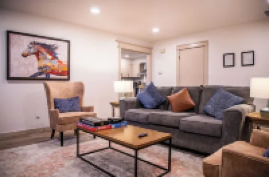 Boomer Base – Cozy Stay with King Bed Near OU