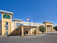 La Quinta Inn & Suites by Wyndham Salina Hotels in Salina