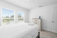 Springhill Retreat! 3 bed, 2 Bath!