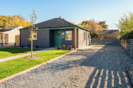 Modern Cottage near Hospital