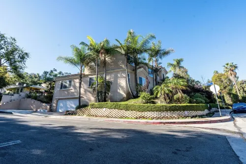 Spacious Mediterranean 5-bedroom house with AC, WiFi in marvelous Los Angeles