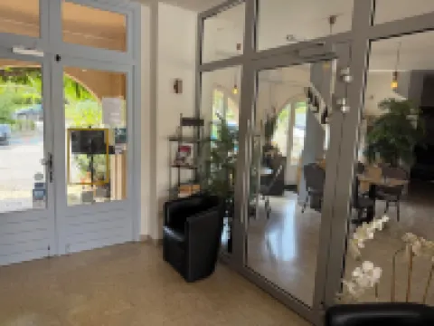 Hôtel de la Poste Piscine Hotels in Peymeinade