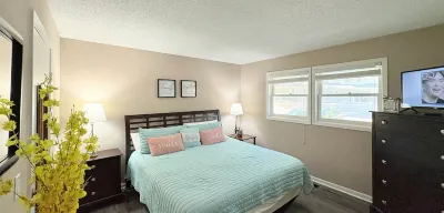 Serene Partial Lakeview Kayaks Access to Golf, Lakes, Hiking and More.